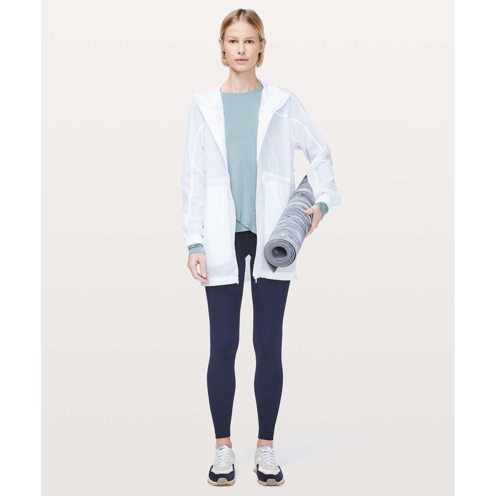 Lululemon Women's Sweetest Day Long Sleeve Tencel Shirt Top in Blue Cast Size 4 - Picture 3 of 16